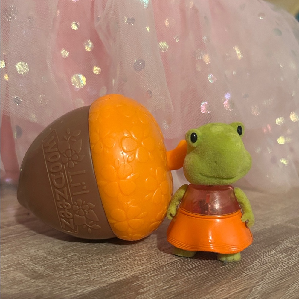 Li’l Woodzeez Green and Orange Frog Toy